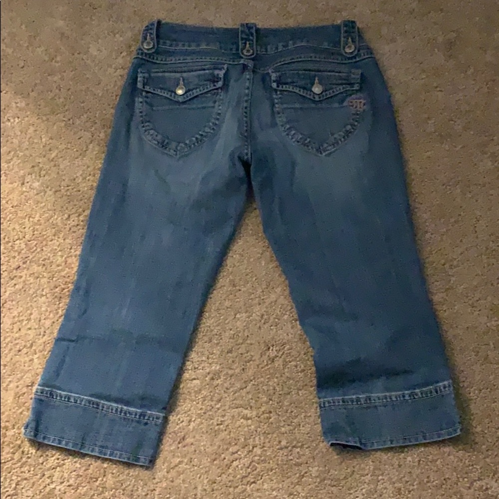 Miss Me Capri Jeans - Picture 2 of 10